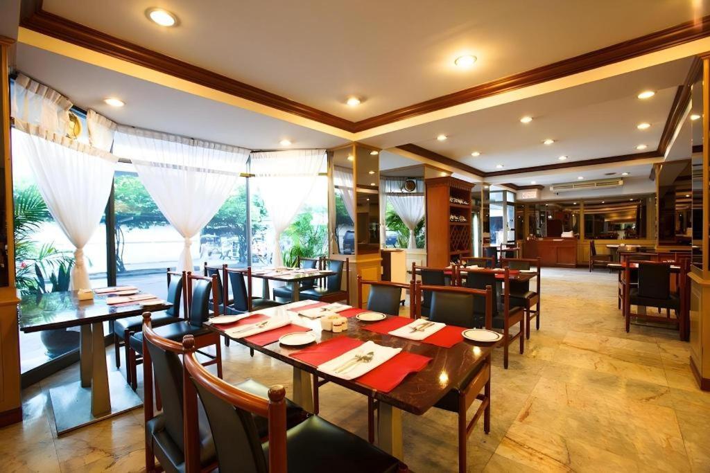 Nana Hotel Bangkok Exterior photo